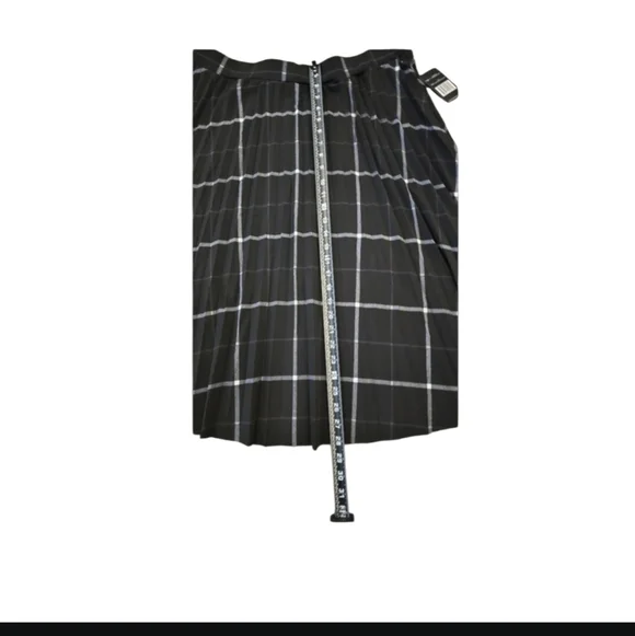 Pleated Black and White Plaid Skirt. 1XL - Picture 3 of 7